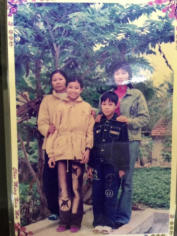 Phạm Hương và gia đình của cô tại Hải Phòng.