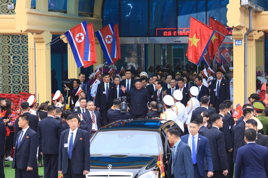 Siêu xe chở Chủ tịch Kim Jong Un vừa đến Việt Nam chống bom đạn siêu hạng cỡ nào? - 1