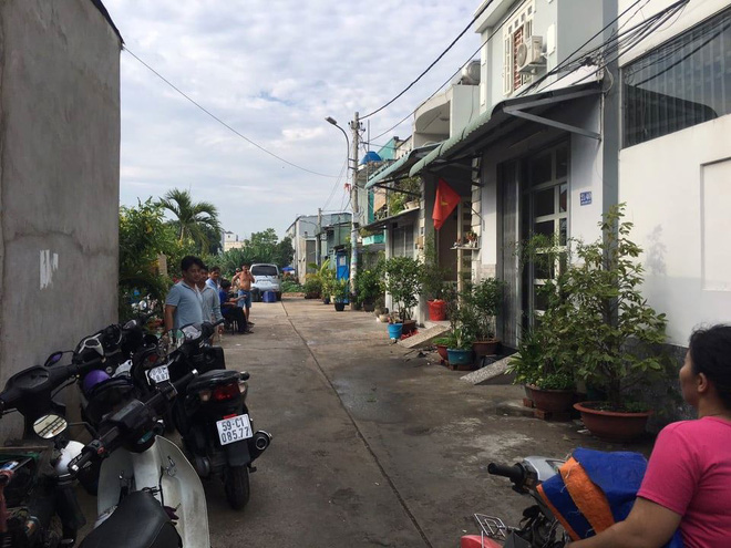 Thanh niên ngáo đá sát mẹ đẻ, bà ngoại và dì ruột ở Sài Gòn, 2 người khác thoát chết vì trốn trong tủ - Ảnh 1.