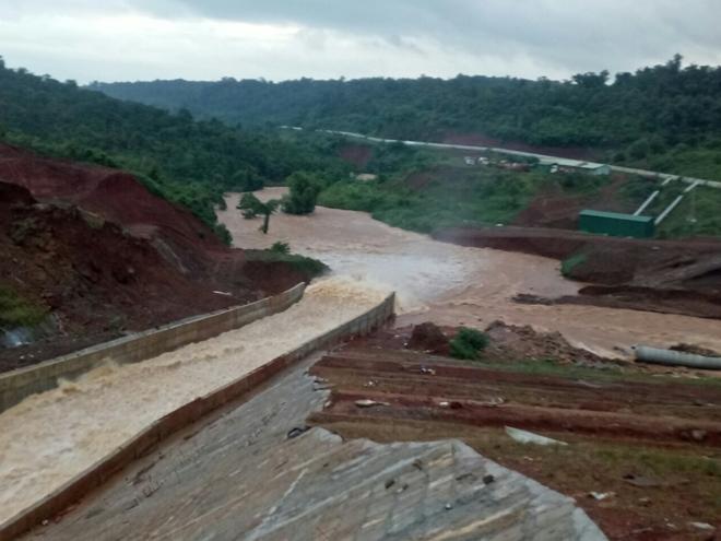 Nguy cơ vỡ hồ thuỷ điện Đắk Kar, hàng nghìn hộ dân phải sơ tán khẩn cấp - 1