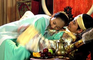 Chuyện tình loạn luân chấn động của bậc đế vương Chuyện tình loạn luân chấn động của bậc đế vương