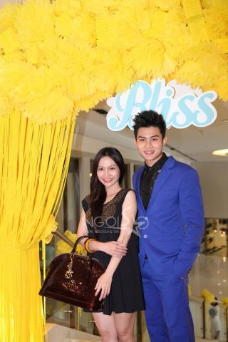 Kim Hiền 'hẹn hò' giải đồng siêu mẫu 2012 Công Tuấn đi chọn áo cưới Kim Hiền 'hẹn hò' giải đồng siêu mẫu 2012 Công Tuấn đi chọn áo cưới