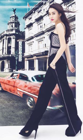 Tần Lam khoe vẻ đẹp thanh lịch và duyên dáng 