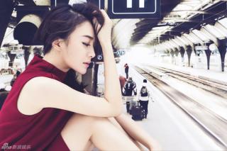 Tần Lam khoe vẻ đẹp thanh lịch và duyên dáng 