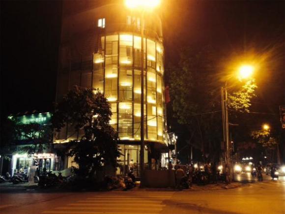 Nhà 7 tầng trên con phố đắt đỏ bậc nhất Hà Nội của Thủy Top