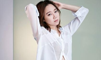 Gong Hyo Jin khoe vẻ đẹp vừa thanh lịch, vừa gợi cảm