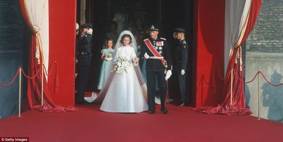 Váy cưới Hoàng gia 21