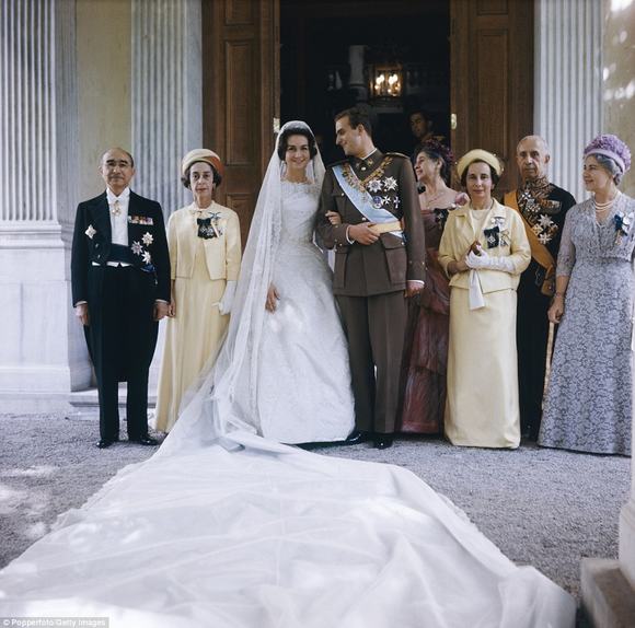 Váy cưới Hoàng gia 19