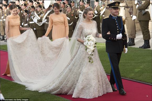 Váy cưới Hoàng gia 13