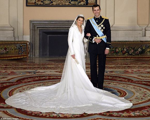 Váy cưới Hoàng gia 12