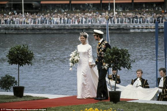 Váy cưới Hoàng gia 28