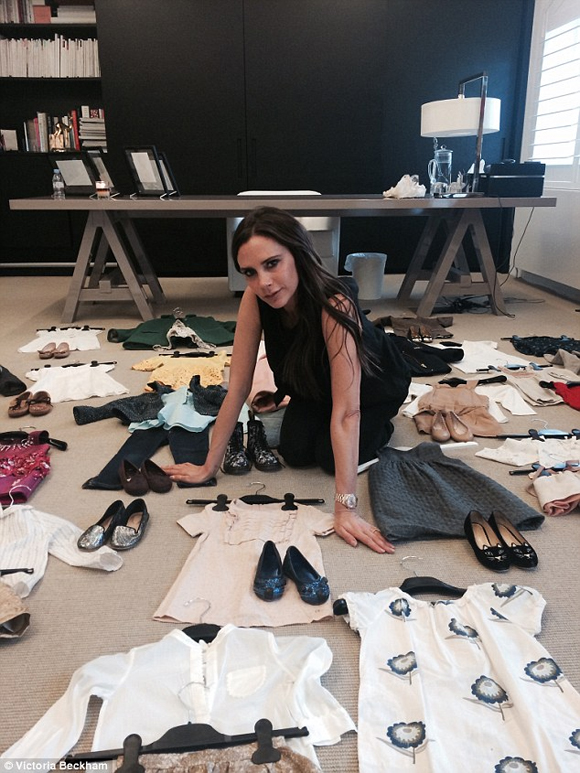 Victoria bán đấu giá váy hàng hiệu của Harper để tặng quỹ từ thiện 0