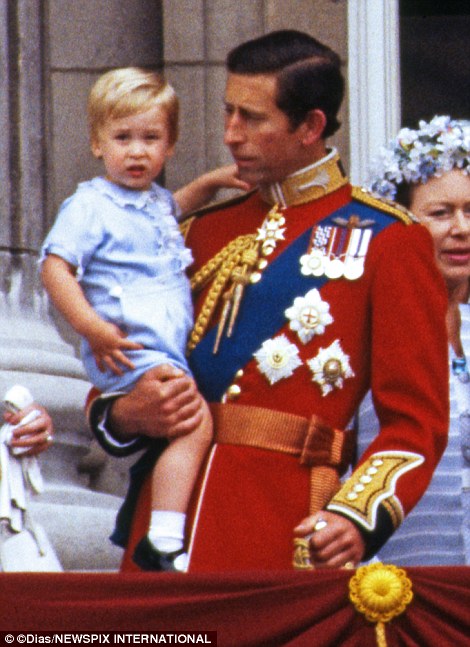 Hoàng tử George giống bố 6