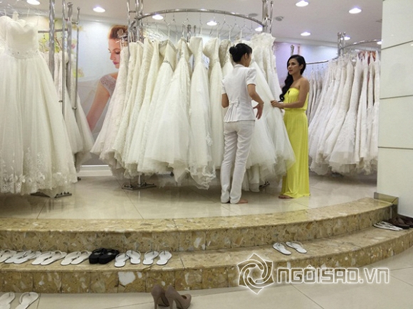 Bắt gặp Việt Trinh đi thử váy cưới  3