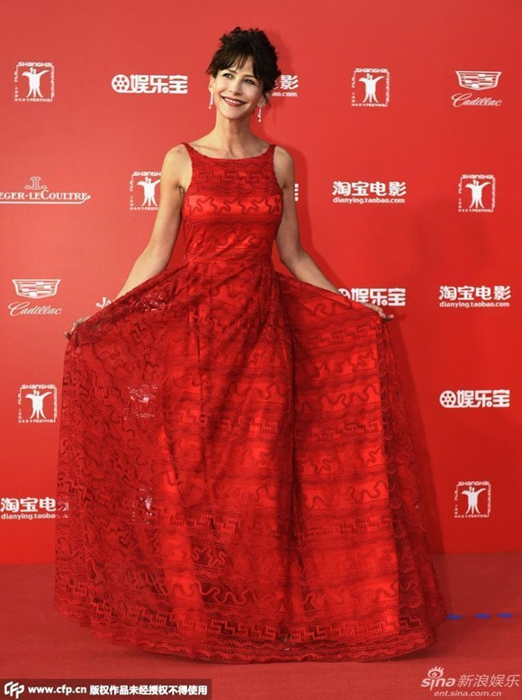Dàn sao Hoa ngữ nô nức khoe váy áo trong lễ bế mạc LHP Thượng Hải 6