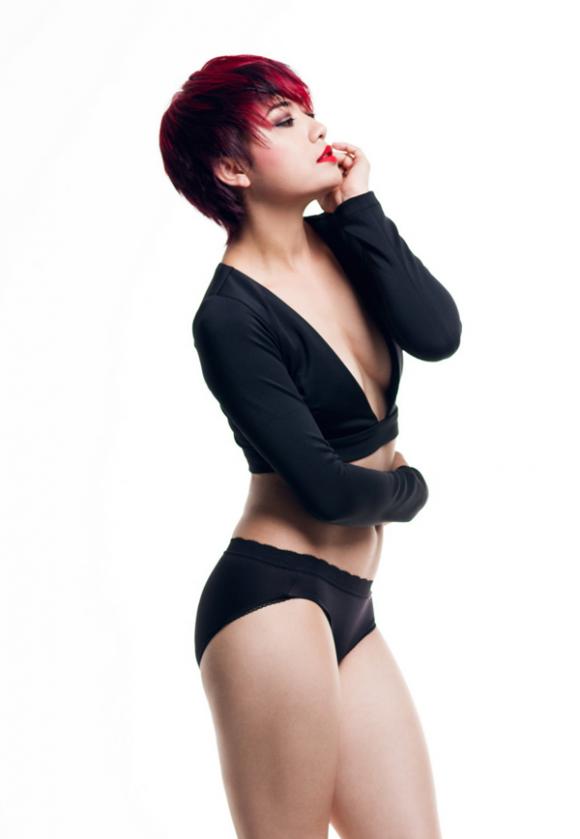 tinna-tinh-khoe-body-nong-bong010-ngoisao.vn.jpg