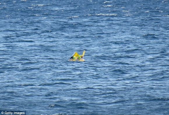 bé 10 tháng tuổi sống sót sau khi bị bố mẹ bỏ quên trôi trên biển 4