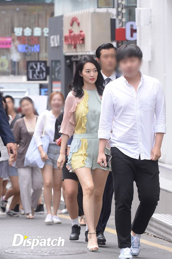 Shin Min Ah mặc diêm dúa tại sự kiện 7
