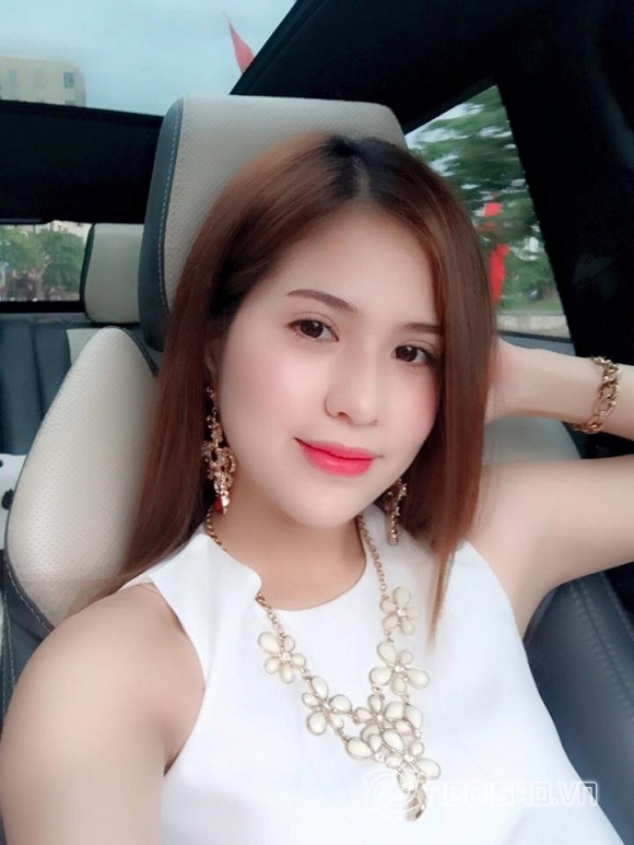 Bạn gái Việt Anh khoe dáng không kém Ngọc Trinh 11