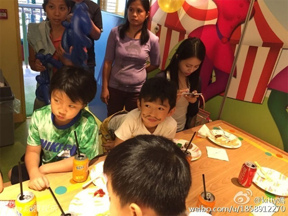 Trương Bá Chi tổ chức sinh nhật cho con trai lớn 0
