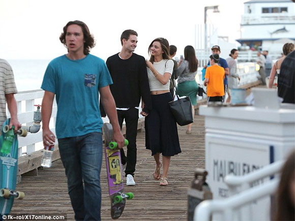 Miranda Kerr và bạn trai kém tuổi đi chơi ở Malibu 5