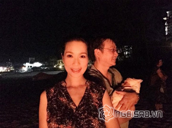 Trịnh Kim Chi đưa con gái đi chơi biển 1