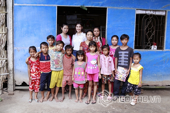 Hoa hậu Brandy Ngô bất ngờ về Việt Nam, giản dị đi tặng quà từ thiện 1