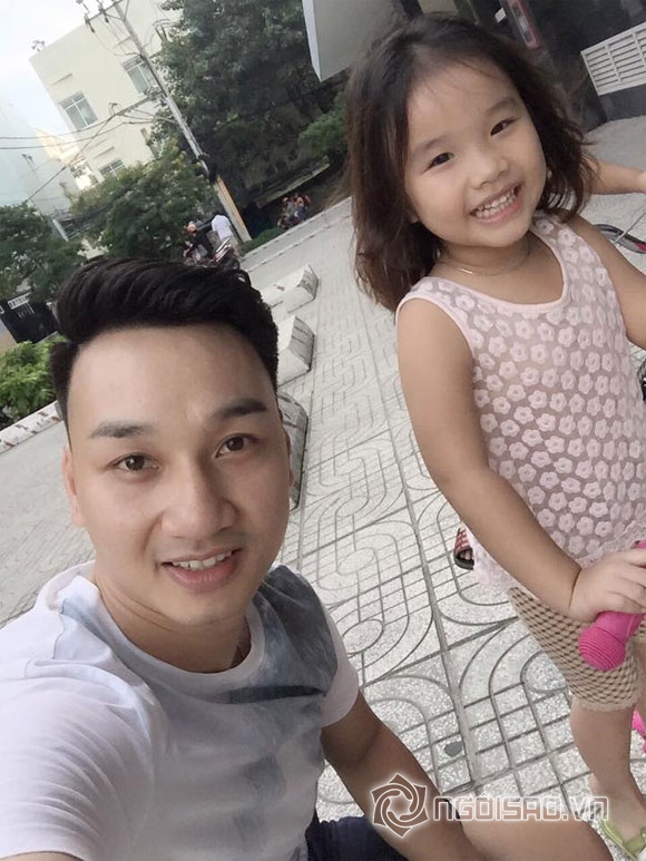 MC Thành Trung vui chơi với con gái 1