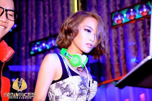 Nữ DJ  Việt  King Lady được báo thái khen ngợi 6