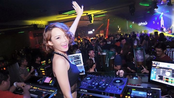 Nữ DJ  Việt  King Lady được báo thái khen ngợi 4
