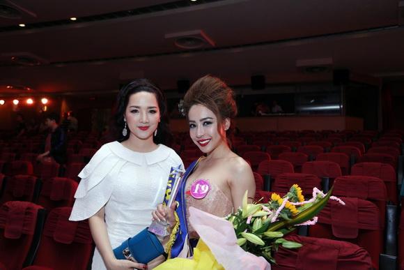 Linh Jollie đoạt giải Á khôi 5