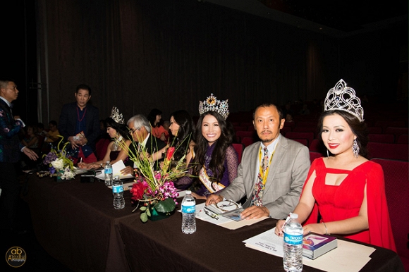 Hoa hậu gốc Việt Kelly Trang Trần 'đánh bật' dàn người đẹp với áo dài truyền thống