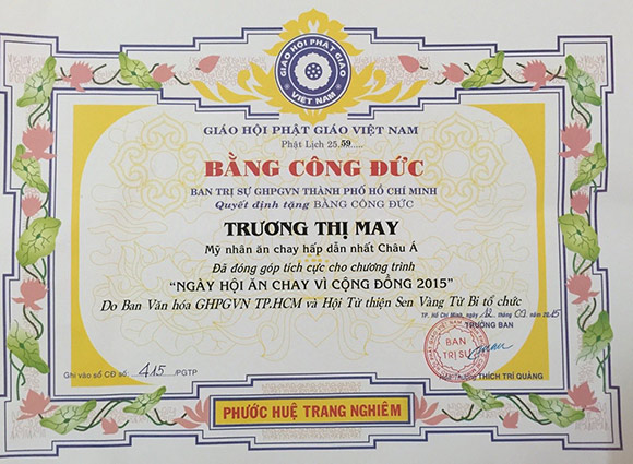 Trương Thị May nhận giấy khen của Giáo hội phật giáo Việt Nam 7
