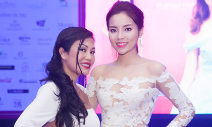 Doanh nhân Valencia Trần khoe dáng mượt trong tiệc từ thiện của các Hoa hậu