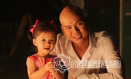 Phan Đinh Tùng khoe con gái 2 tuổi giống hệt vợ