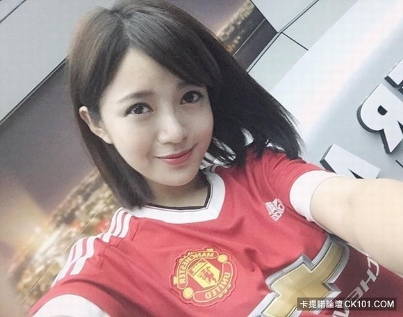 Hotgirl Tú Linh được báo Thái khen ngợi sau nghi án lộ 'ảnh nóng' 2