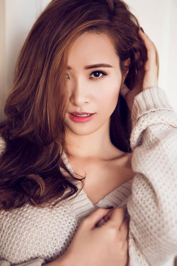 Đông Nhi hững hờ khoe vai trần gợi cảm 2 Đông Nhi hững hờ khoe vai trần gợi cảm 2