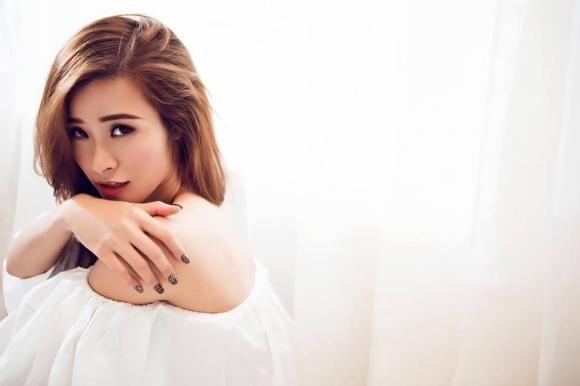Đông Nhi hững hờ khoe vai trần gợi cảm 7 Đông Nhi hững hờ khoe vai trần gợi cảm 7