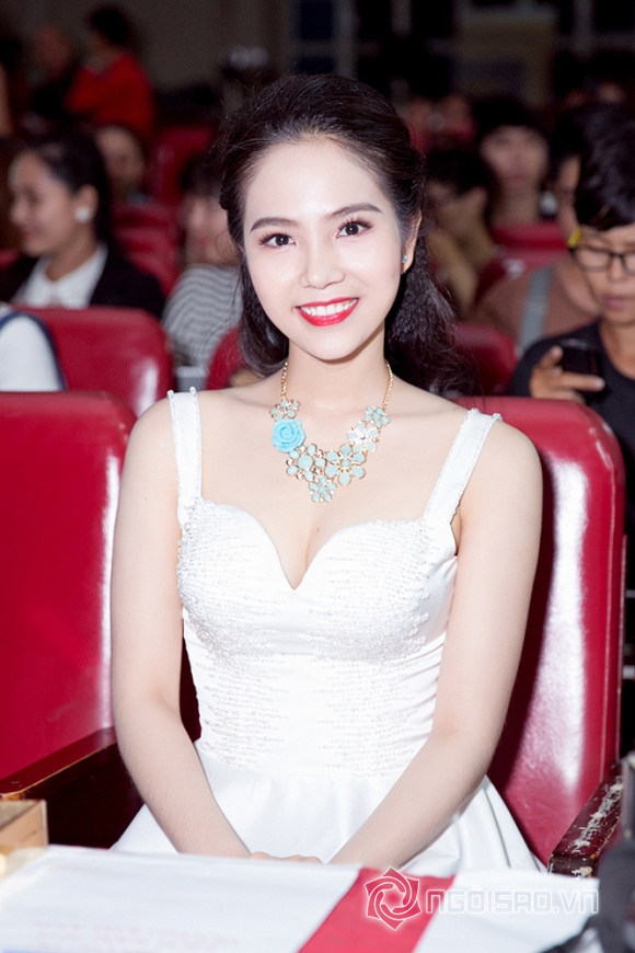Dương Kim Ánh đẹp hút hồn khi diện đầm trắng tinh khôi làm giám khảo 2 Dương Kim Ánh đẹp hút hồn khi diện đầm trắng tinh khôi làm giám khảo 2