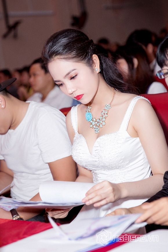 Dương Kim Ánh đẹp hút hồn khi diện đầm trắng tinh khôi làm giám khảo 6 Dương Kim Ánh đẹp hút hồn khi diện đầm trắng tinh khôi làm giám khảo 6