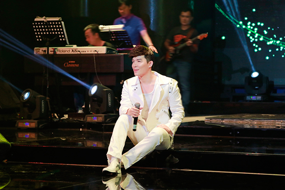 Nathan Lee chạy show miệt mài bất chấp bệnh tật 4 Nathan Lee chạy show miệt mài bất chấp bệnh tật 4