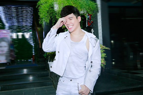 Nathan Lee chạy show miệt mài bất chấp bệnh tật 6 Nathan Lee chạy show miệt mài bất chấp bệnh tật 6