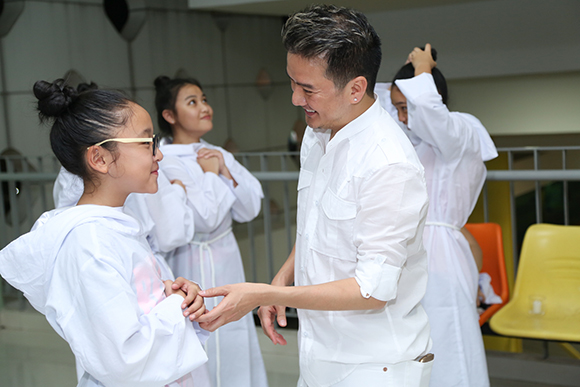 Đàm Vĩnh Hưng như bạch mã trên sàn tập 6 Đàm Vĩnh Hưng như bạch mã trên sàn tập 6