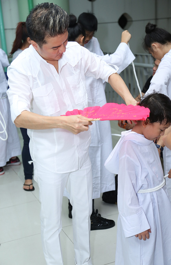 Đàm Vĩnh Hưng như bạch mã trên sàn tập 7 Đàm Vĩnh Hưng như bạch mã trên sàn tập 7