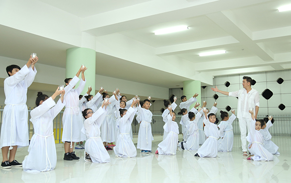 Đàm Vĩnh Hưng như bạch mã trên sàn tập 9 Đàm Vĩnh Hưng như bạch mã trên sàn tập 9