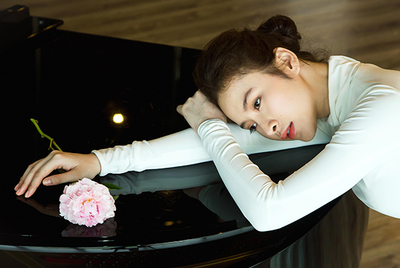 angela-phuong-trinh-dep-mong-manh001-ngoisao.vn.jpg