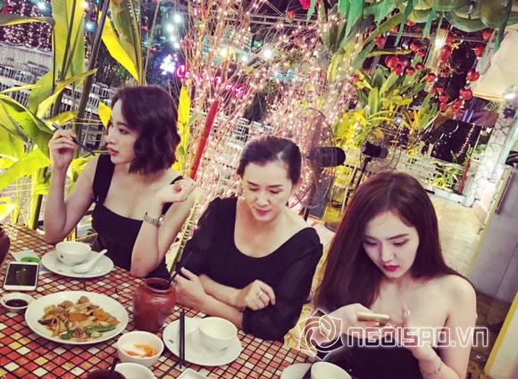 Angela Phương Trinh đi ăn tối cùng mẹ 2