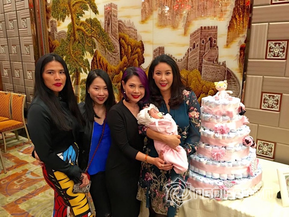 Hoa hậu Hà Kiều Anh đầy tháng con gái  5