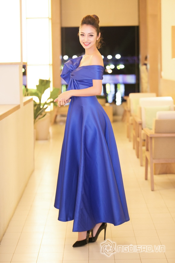 jennifer-pham-dien-dam-lech-vai-11resize-ngoisao.vn.stamp2.jpg