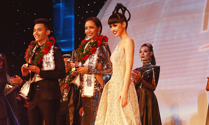 Jessica Minh Anh mặc bộ váy Haute Couture nặng 15kg tại Chung Kết Siêu Mẫu